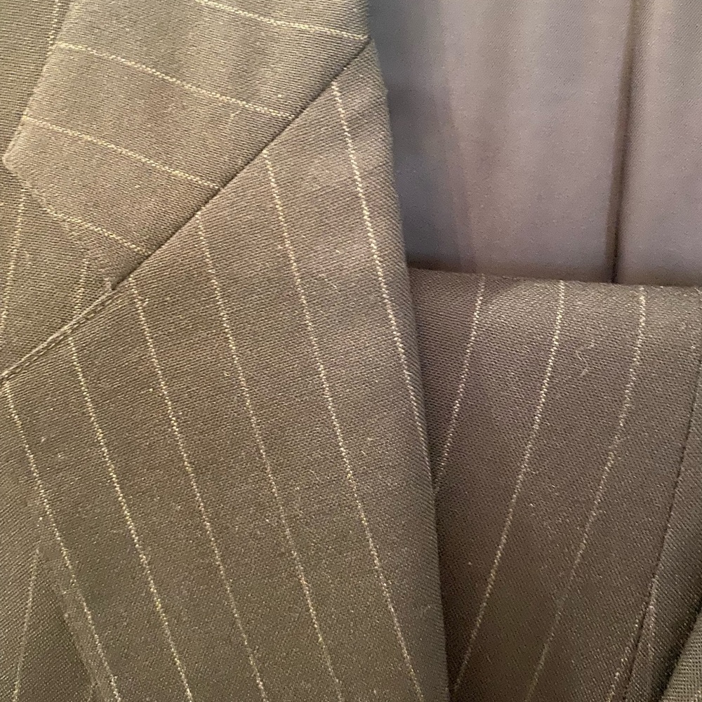 Suit - Picture 2 of 4